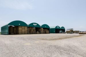 Galpões para armazenar o feno