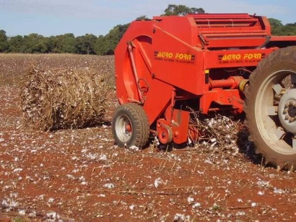Enfardadeira de câmara fixa para fardos cilíndricos AF120 BIOMASSA